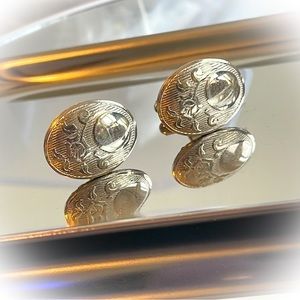 💕Beautiful Vintage Gold Tone Cufflinks💕